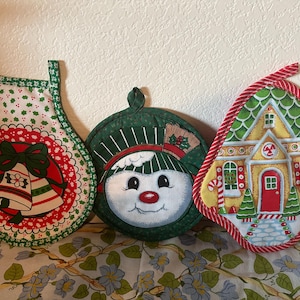 Vintage Christmas Pot Holders, Franco Christmas Pot Holders, Christmas Kitchen Decor, Kids Play Kitchen accessories, Christmas Cookie Baking