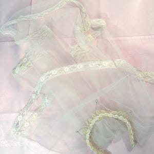 Vintage Child Size Veil, Girls Communion Veil Vintage, Pearl crown, lace edging, Halloween costume accessories, vintage fashion accessory