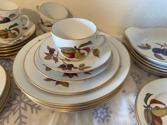 Royal Worcester Evesham Gold, 1961 Royal Worcester, Oven to Table