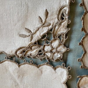 Vintage Linen Cocktail Napkins set of 4, floral linen napkins, crochet edging, Vintage Table cloth, quilting squares vintage fabric