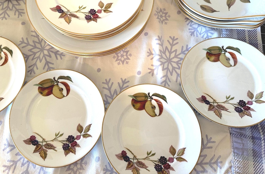 Royal Worcester Evesham Gold, 1961 Royal Worcester, Bread and