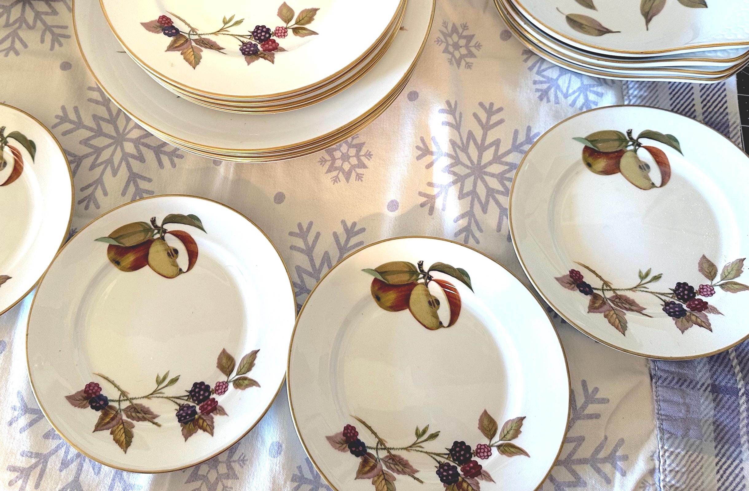 Royal Worcester Evesham Gold, 1961 Royal Worcester, Bread and