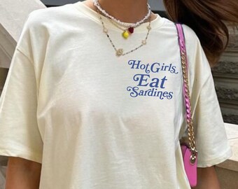 イワシのグラフィックTシャツ：イタリアの夏の雰囲気、トレンドのフィッシュTシャツ