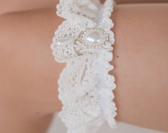 Garter made of Italian corded lace with a brooch, Wedding garter for bride, Luxury bride's tossing garter, White bridal garter