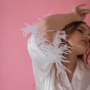 Bridal robe with ostrich feathers, White boudoir robe, Satin robe with feather, Bridesmaid robes, Bridesmaid gift, Feather Bride Robe