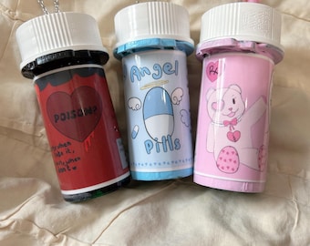 Menhera Pill bottle necklace | recycled pill bottle accessory for menhera, yumekawaii, yamikawaii, and mizuiro