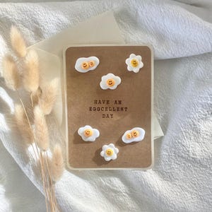 Carte d'anniversaire avec œufs au plat avec enveloppe