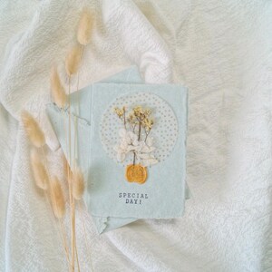 Carte de vœux avec fleurs séchées avec enveloppe