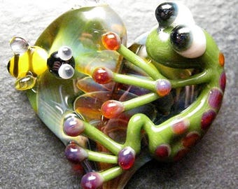Frog with bee pendant - glass heart lampwork pendant focal bead necklace - Boomwire Glass jewelry
