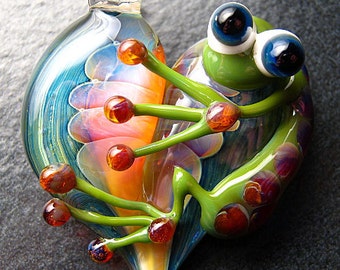 Frog pendant - glass heart lampwork pendant focal bead necklace - Boomwire Glass jewelry