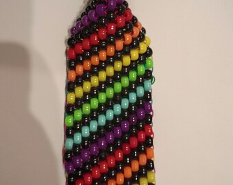 Cravate Kandi perlée arc-en-ciel
