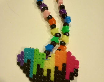 Collier perler cœur dégoulinant