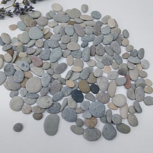 Bulk Of 200 Small Smooth Flat Thin Pebbles For Craft.Natural Beach Stones 6-18 mm (0,23''-0,7'')