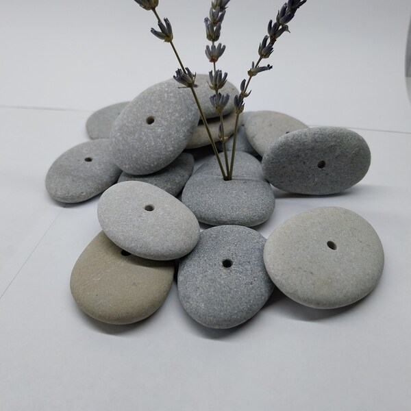 15 Pieces Center Drilled Natural Beach Stones For Craft.Pebbles With Hole In The Middle For Painting.Sea Stones With Hole For Crafts