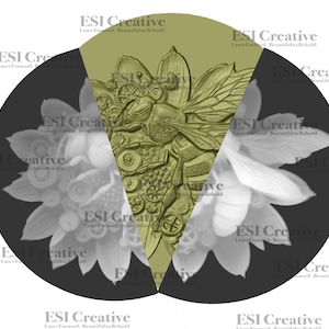 Op de afbeelding: Een gesegmenteerde afbeelding met een gedetailleerde, olijfgroene bij met mechanische tandwielen, tegen een bloemenachtergrond. Aan weerszijden van de bij bevinden zich grijstinten bloemmotieven op een zwarte en witte achtergrond. De tekst "ESI Creative" is zichtbaar.