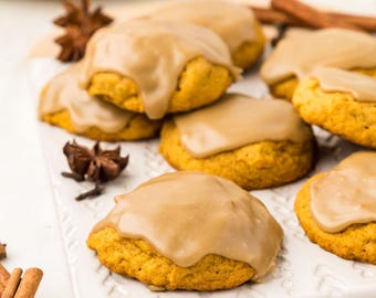 Irresistibili biscotti alla zucca con glassa all'acero: ricetta per la delizia decadente dell'autunno