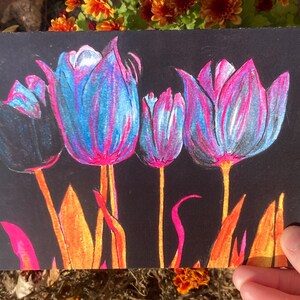 Tarjeta de notas: Tulipanes de neón; 5 x 7, interior en blanco con sobre; impresa en cartulina suave a partir de una pintura de acuarela original