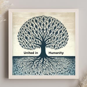 Puede incluir: Una impresión de arte mural cuadrada y enmarcada que presenta una ilustración de un árbol azul oscuro sobre un fondo beige claro. La copa y las raíces del árbol están compuestas por numerosas figuras humanas pequeñas. El texto "United in Humanity" está impreso en negro.