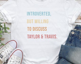 Camiseta de Taylor y Travis, camiseta "Introvertido pero dispuesto a hablar", camiseta de Traylor, el prometido de Taylor, camiseta de Kansas City, ¡Vamos, prometido de Taylor!