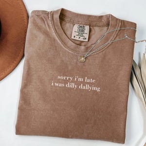 Comfort Colors Dilly Dallying Shirt, Sorry I&#39;m Late, Funny Goose Tshirt, Oversized Shirt, Retro Vintage T Shirt, Cute Oversized T-Shirt
