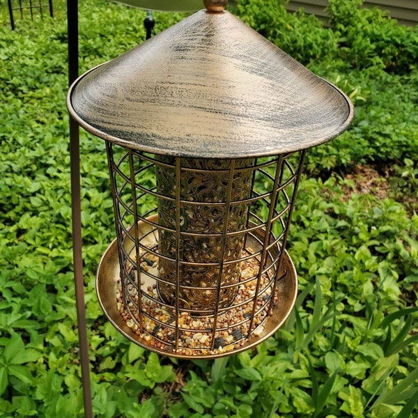 4lbs Capacity Outdoors Hanging Bird Feeder for Wild Birds Junco Woodpecker Chickadee Rust Proof Large Capacity and Easy to Fill Bird Feeder