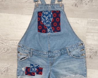 Jardineira curta inspirada no Phish, tamanho 6, feita com materiais reciclados | Jardineira jeans para festivais | Estilo Grateful Dead | Jardineira patchwork | Roupa sustentável