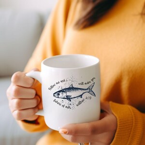 Taza cristiana estética de pescadores PNG, diseños cristianos de pescadores de hombres SVG, sardinas Png, náutica cristiana Png, pescadores de hombres SVG, taza Png