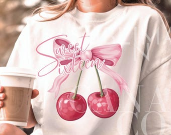 Pode incluir: Camiseta branca com o texto "Sweet Sixteen" em letras cor-de-rosa e um laço rosa com duas cerejas vermelhas abaixo.