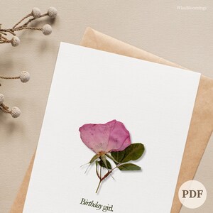 PDF Carte pliable « Birthday Girl » avec roses françaises - Carte de fleurs pressées - Papeterie de fleurs imprimable - Jolie carte d'anniversaire à faire soi-même