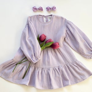 Abito in mussola per bambine: abito in garza con maniche a sbuffo, stile boho.
