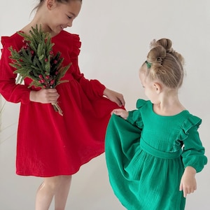 Robe de Noël rouge en mousseline : tenue de fête à volants