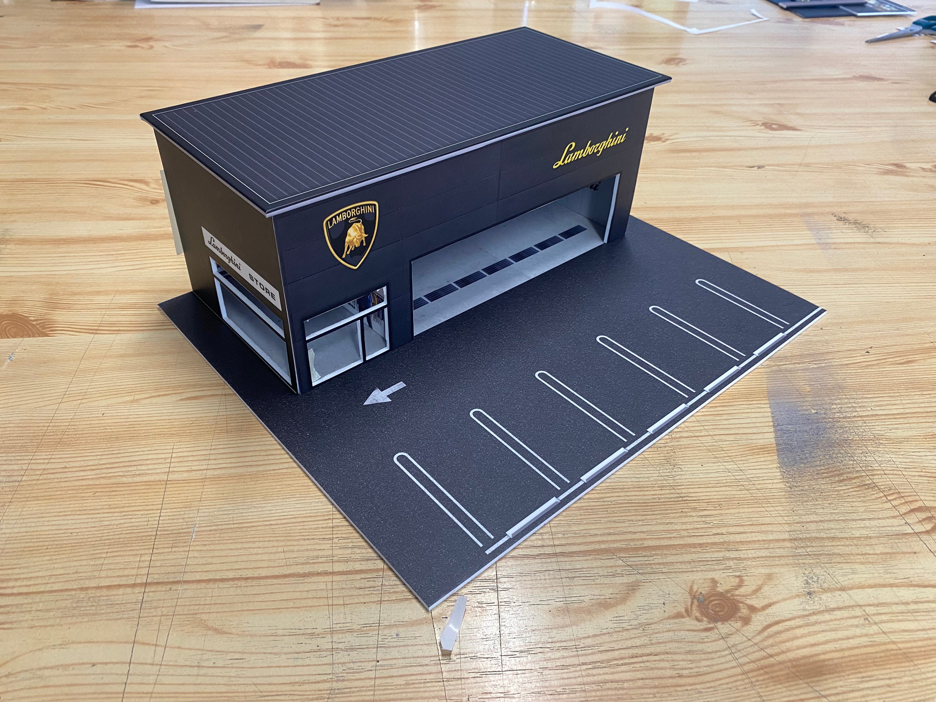 ★ Diorama Garage Plate　　　　　　　　　　　　　　【数限】 Diorama Garage Models With Three Doors / Scale 1:60, 64