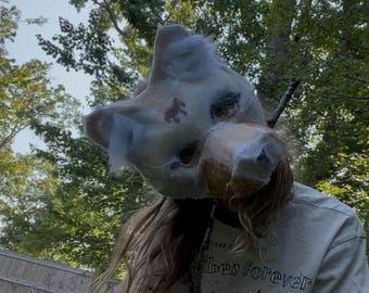 Therian hondenmasker gevilt