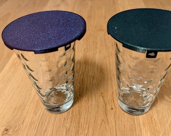 Set of 4 3D-printed glass lids – Safe, stackable, customizable with name – Fits wine glasses, Kölsch, Altbier, and wheat beer (92 mm)
