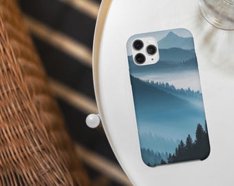 Berge durch Nebel Malerischen Wald Handy Hülle / Handy Hülle - Berg Nebel Landschaft Design - Natur Kunst - iPhone & Samsung