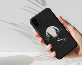 Monochrome, Black and White, Mystical Night Forest Path Handyhülle / Phone Cover - Dark Aesthetic Moonlit Road Design - Passend für iPhone & Samsung