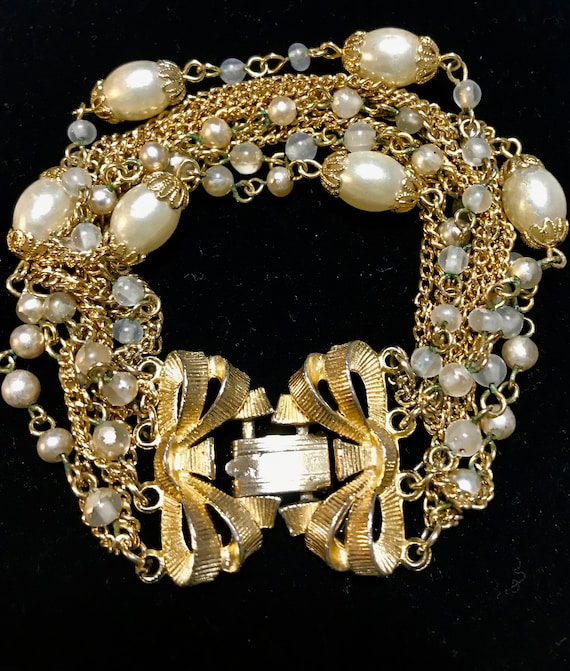 Vintage LISNER Multistrand Pearl Bracelet.