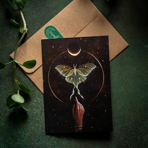 Carte de voeux Luna Moth par Sam McKinnon - carte d'art papillon luna, esprit de la forêt, lune, carte d'art mystique, carte d'art fantaisiste, étoiles, ciel nocturne