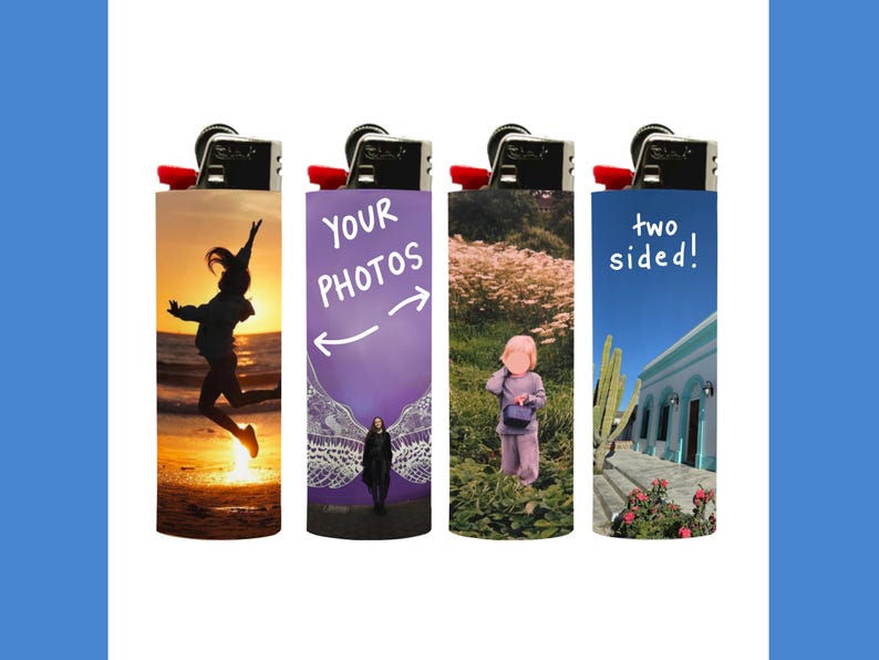 Puede incluir: Cuatro encendedores con dise&ntilde;os variados. Uno muestra a una persona saltando al atardecer, otro tiene el texto "YOUR PHOTOS" con flechas, el tercero muestra a un ni&ntilde;o en un campo, y el &uacute;ltimo dice "two sided!" con un edificio.