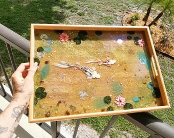 Handgemaakte koi-vis schaal, serveerschaal van epoxyhars, kunstwerk met waterlelies, Japanse tuindecoratie, uniek houten cadeau voor thuis