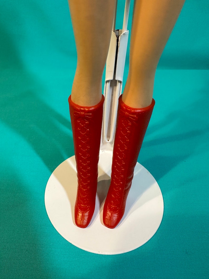 Tenue Barbie Vintage 1972 – The Short Set Mattel #3481, Pull, Short, Bottes Rouges