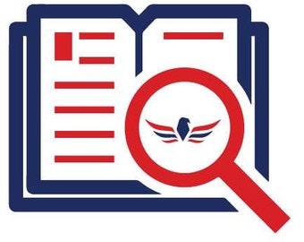 Könnte beinhalten: Ein blaues Buch mit roten Linien und eine Lupe mit einem roten und blauen Adler darin. Die Lupe befindet sich über dem Buch.