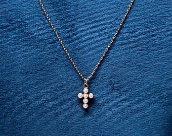 Collar con cruz vintage - collar religioso - colgante de cruz cristiana - regalo cristiano para mujer - joyería vintage - tono dorado - perla de imitación