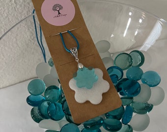 Chocker Necklace in White and Turquoise - 16 inch Cord