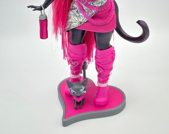 Heart Rock Themed Stand - Monster High Inspired Designs to Accent the Character of Your Beloved Ghouls