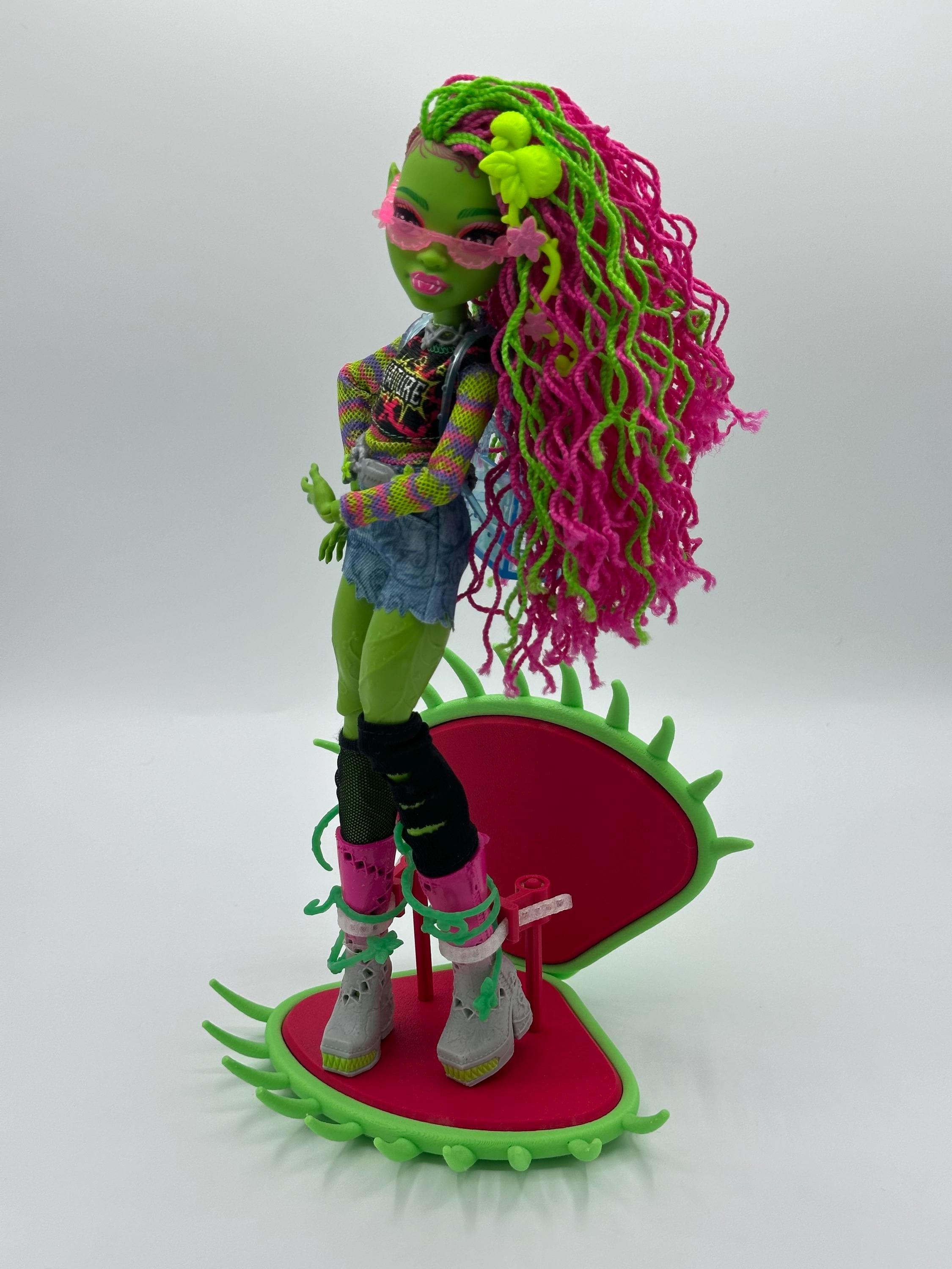 2 in 1 Themed Flytrap doll stand - Monster High Inspired Designs to Accent the Character of Your Beloved Ghouls