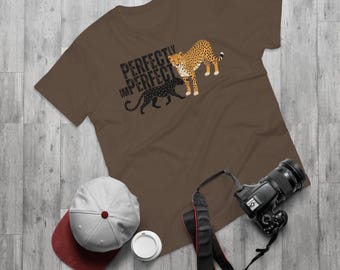 Perfekt unperfektes Cheetah T-Shirt | Geparden Illustration, motivierender Text