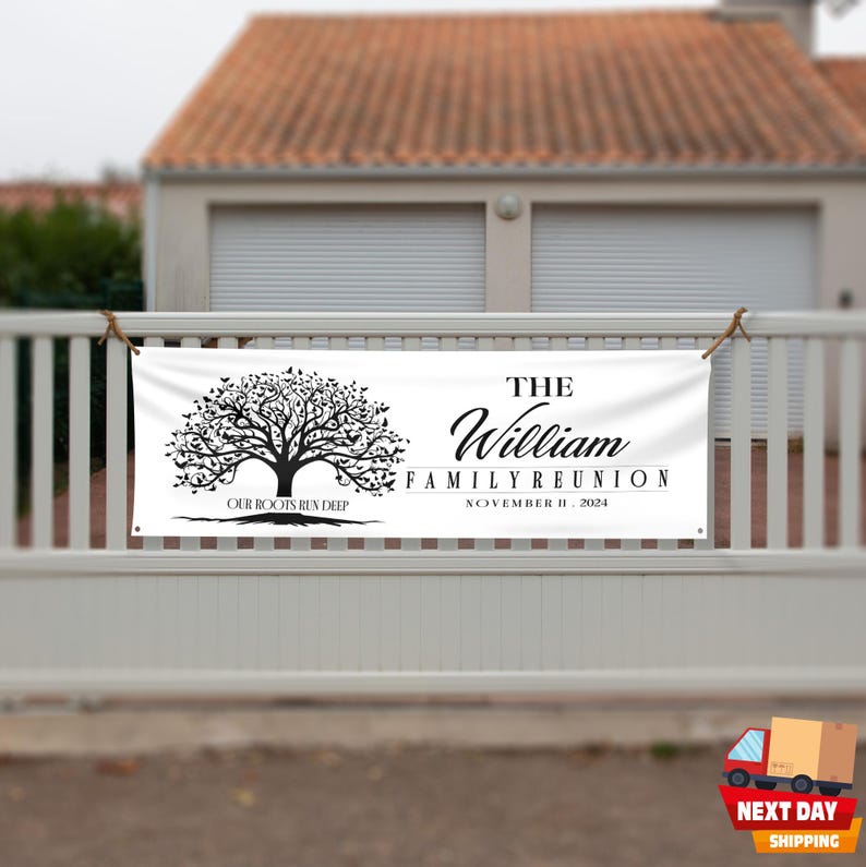 Op de afbeelding: Witte banner met zwarte tekst en een zwart boomsilhouet. De tekst luidt "The William Family Reunion, November 11, 2024, Our Roots Run Deep".