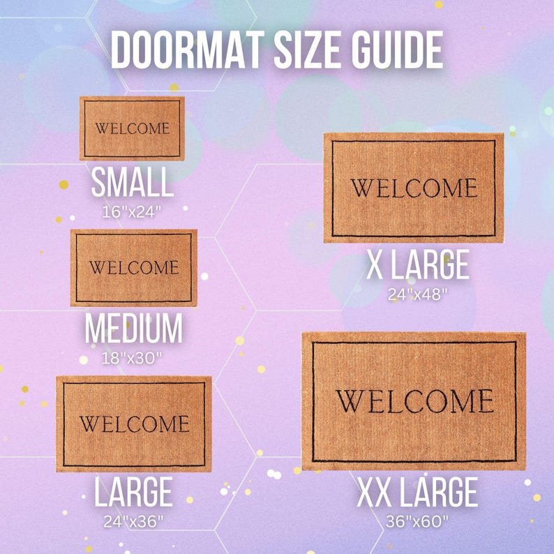 Pu&ograve; includere: Una guida alle taglie dei zerbini mostra cinque zerbini rettangolari con la scritta "WELCOME" in nero. Le taglie includono Small (41x61cm), Medium (46x76cm), Large (61x91cm), X Large (61x122cm) e XX Large (91x152cm). Il testo "DOORMAT SIZE GUIDE" &egrave; in alto.
