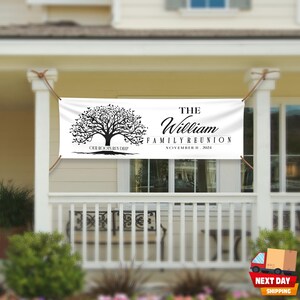 Op de afbeelding: Witte banner met zwarte tekst en een zwart boomsilhouet. De tekst luidt "The William Family Reunion, November 11, 2024, Our Roots Run Deep".
